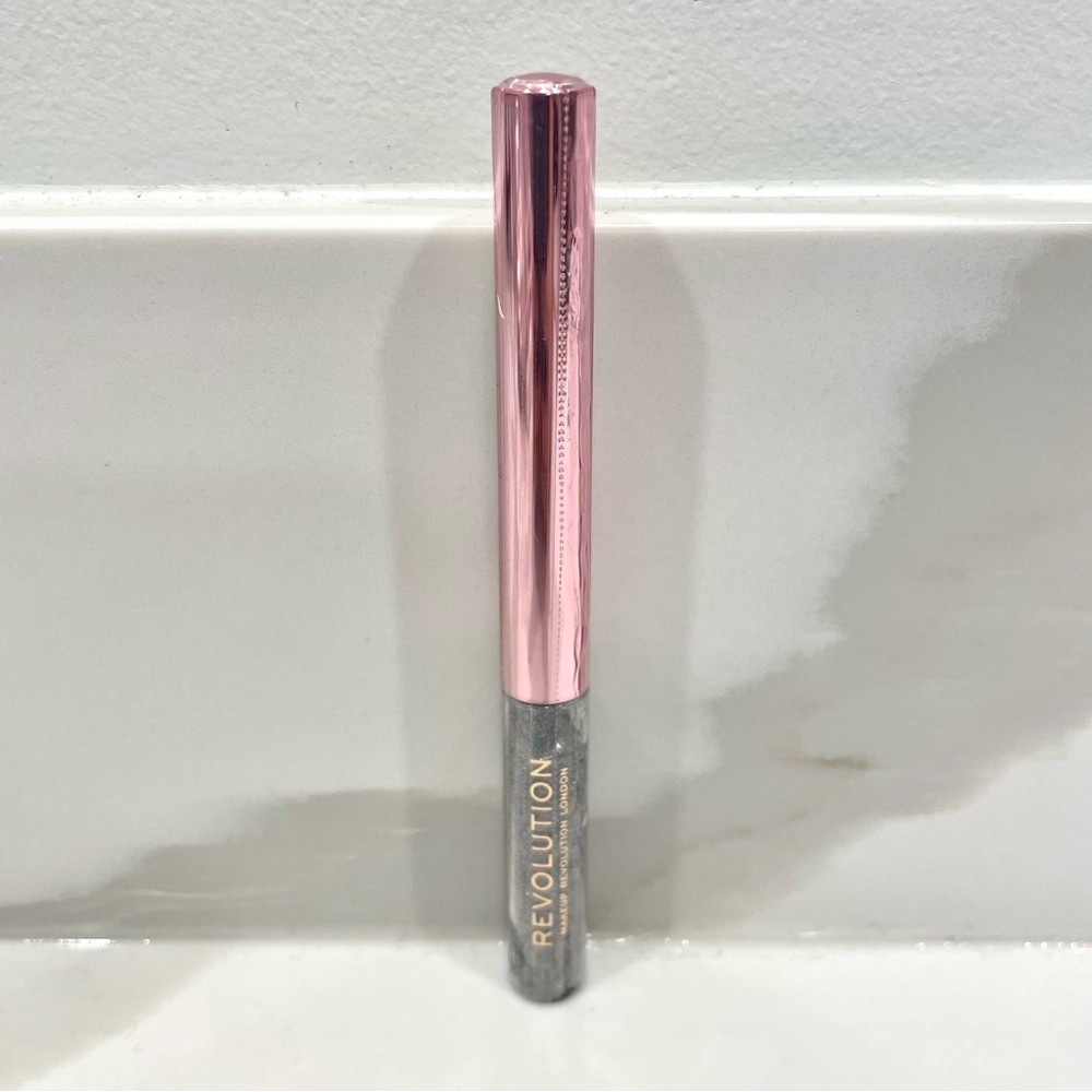 🟢10/$30 NEW Revolution Festive Allure Chromatic Eyeliner (Silver Flash)